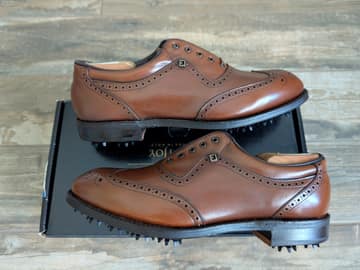 FootJoy style 56929: Wingtip in brown. Smooth Brown Wingtips